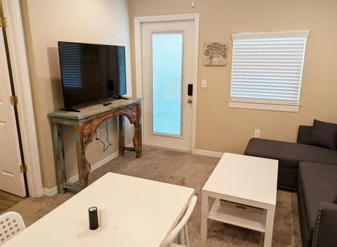 Private Entrance Suite near Legoland & State Farm Pensão in Winter Haven