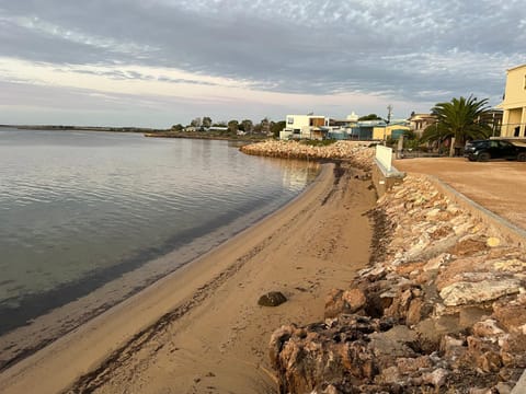 Beachside & Jetty View Apartment 1 - Admirals Apartment Condo in Streaky Bay