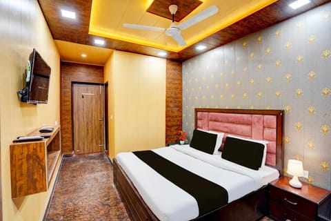 OYO PL Guest House Hotel in Noida