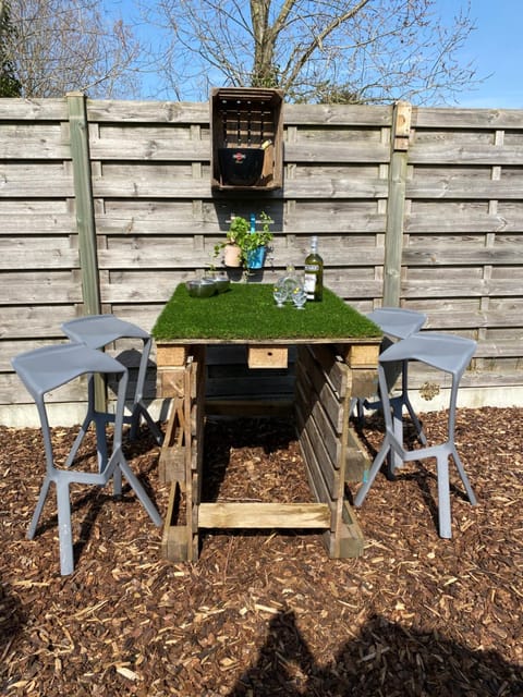 Patio, Lounge or bar