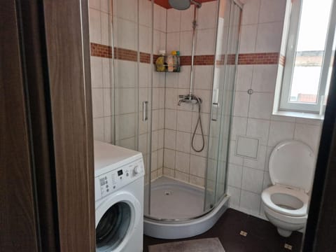 Shower, Toilet, Bathroom, washing machine