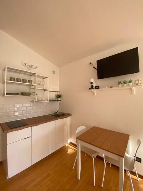 Communal lounge/ TV room, TV and multimedia, Kitchen or kitchenette, Dining area