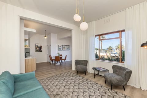 On the Beach in Camps Bay - fully equipped 2 bedroom apartment Apartment in Camps Bay