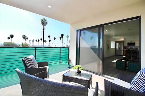 Los Angeles 3BR Villa Suites with Free Parking Apartahotel in San Fernando Valley