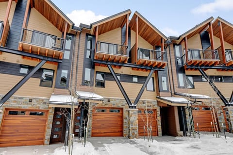 New River Front Luxury Villa #242 With Hot Tub & Great Views - 500 Dollars Of FREE Activities & Equipment Rentals Daily Haus in Fraser