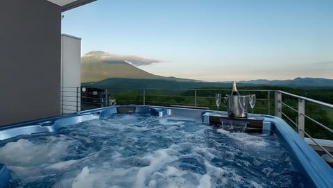 Hot Tub, Bath