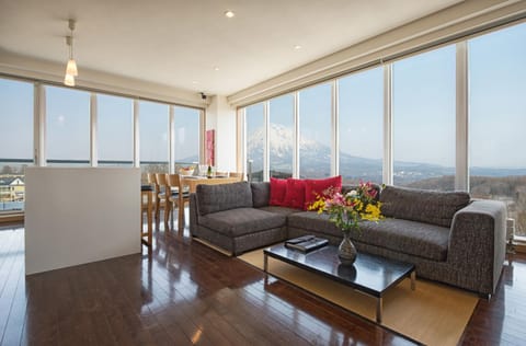 Living room, Seating area, Mountain view