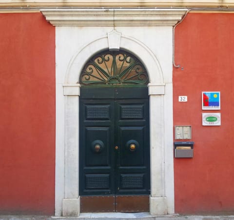 Facade/entrance