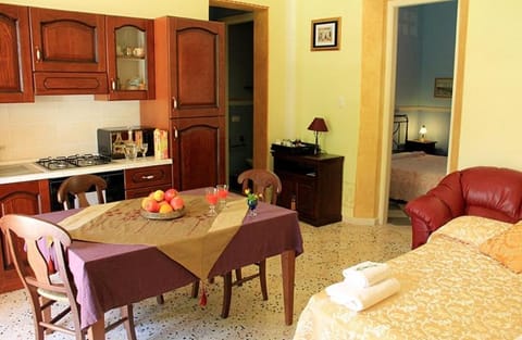 Kitchen or kitchenette, Living room, Dining area, On site