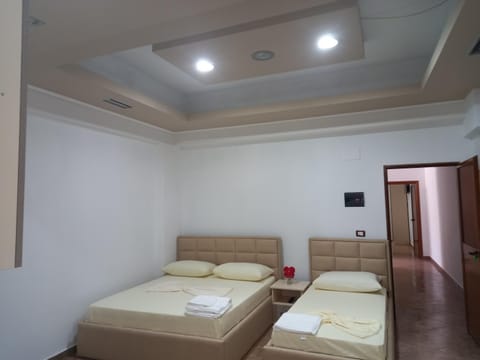 Bar Restorant Hotel Altini Bed and Breakfast in Vlorë