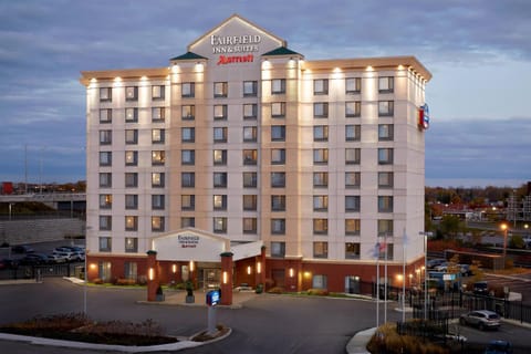 Fairfield Inn & Suites by Marriott Montreal Airport Hotel in Dorval