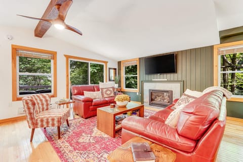 Bee & Bae Hideaway Chalet in Beech Mountain