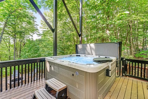 Bee & Bae Hideaway Chalet in Beech Mountain