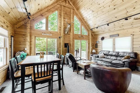 Lucky Lakefront Log Cabin House in Northeast Piscataquis