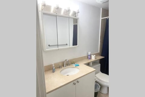Comfortable 2 BR at Brickell , Free Parking Copropriété in Miami Springs