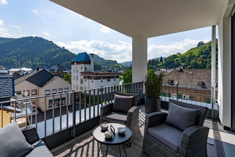 View (from property/room), Balcony/Terrace, Mountain view