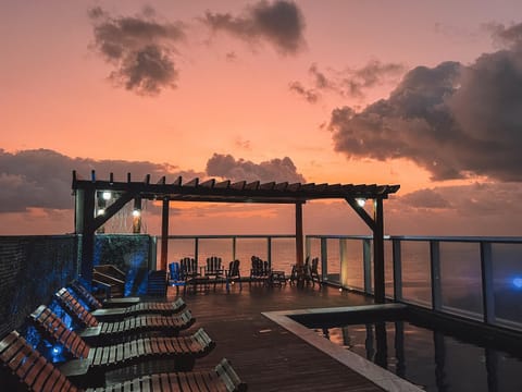 Swimming pool, Sunrise