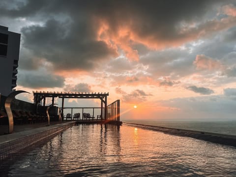 Swimming pool, Sunrise