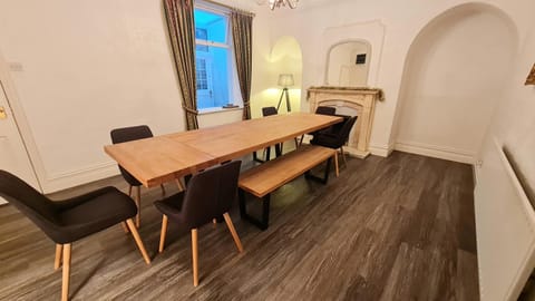 Westfield House - Characterful 7 bedroom townhouse Haus in Skipton