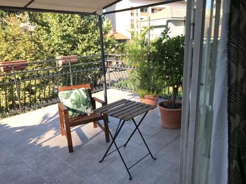 Appartamento con terrazza e posto auto Libri e Giardini House in Rho