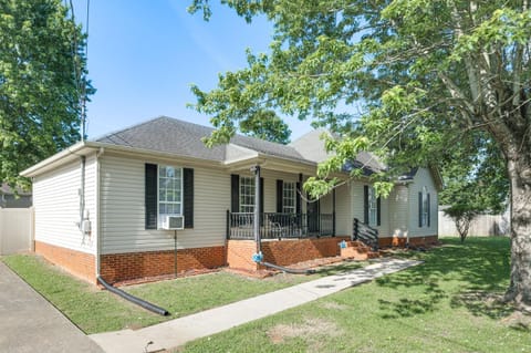 Above-Ground Pool and Backyard at Murfreesboro Home! House in Murfreesboro