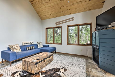 Durango Woodland Cabin Less Than 2 Mi to Purgatory Skiing! House in La Plata County