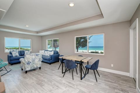 AMI Gulf Lookout-Views Of The Gulf From Every Room-Rooftop Terrace House in Bradenton Beach