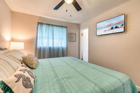 Cortez Gardens Cottage 15, Renovated and close to Beach, 3-Bed, 2-Bath 10 People Condo in Bradenton