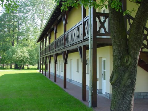 Facade/entrance, Spring, Day, Balcony/Terrace, On site