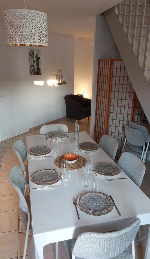 Dining area, kitchen