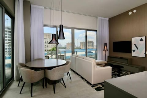 Luxury Two Bed Two Bath Beach Resort Condo 35 USD resort fee per day Apartment in Hollywood Beach