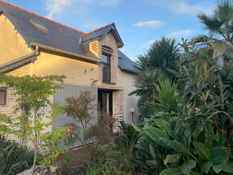 La petite maison dans la jungle House in Bruz