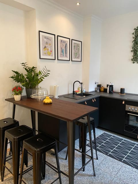 Dining area, kitchen