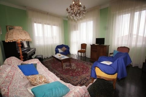 Communal lounge/ TV room, Living room