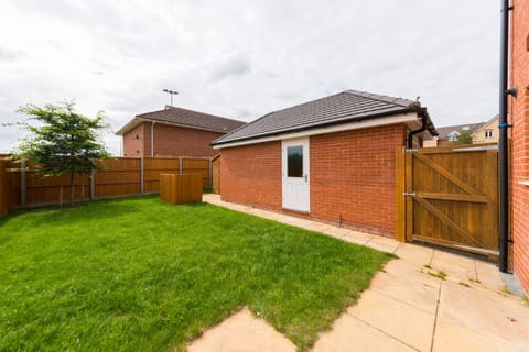 Greenfield's Oxlade Home - Modern 3 Bed room House, Langley, Slough House in Slough