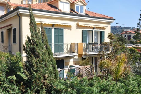 Appartamento Villa Rita a 100 m dal mare! Wohnung in Vallecrosia
