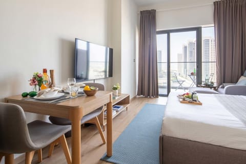 Frank Porter - Aura by Azizi Apartment in Dubai