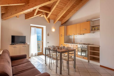 Appartamento alla Brisa Grauno Ospitar Apartment in Trentino-South Tyrol