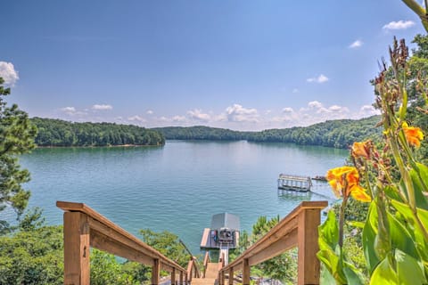 Dreamy Lakefront Studio with Dock, Fire Pit and Kayak! Condo in Allatoona Lake