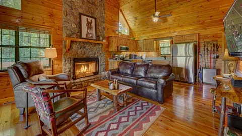 The Dogwood Cabin Haus in Mineral Bluff