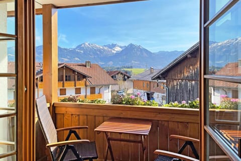 Balcony/Terrace, Mountain view