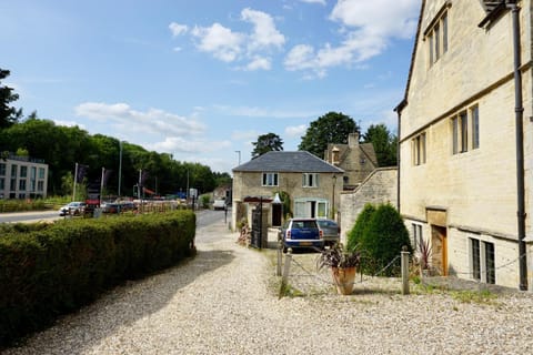 The Coach House and The Stable Apartment in Stroud
