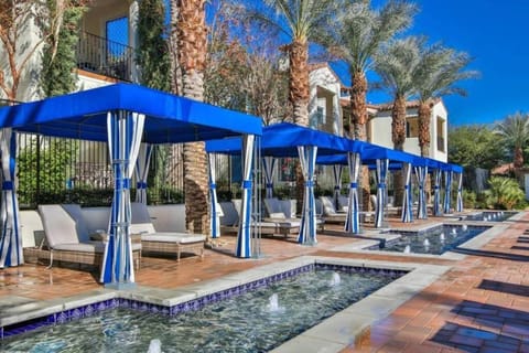 Luxurious Villa with Majestic Mountain View, 12 Pools, Spas, Ground Floor Villa in Indian Wells