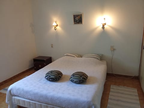 Le mas de Lucien entre Arles, Nimes, Avignon. Apartment in Provence-Alpes-Côte d'Azur