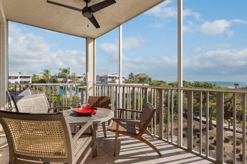 Exquisite Beachfront Residence at SIBC with Bikes House in Sanibel Island