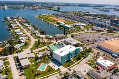 Mad Beach Hideaway Apartment in Redington Beach