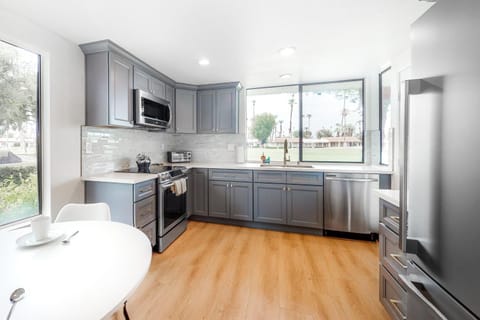 Modern Desert Retreat Eigentumswohnung in Rancho Mirage