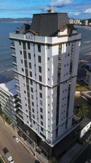 Luxuoso apartamento com vista mar em Itapema SC Condominio in Itapema