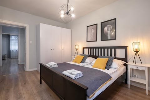 Bed, Photo of the whole room, Bedroom, towels, wardrobe