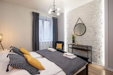 Bed, Living room, Photo of the whole room, Seating area, Bedroom